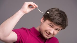 چگونه آدامس را از روی مو جدا کنیم؟