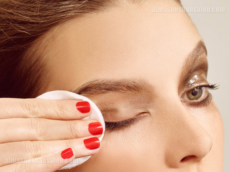 پاک کردن آرایش صورت نکات مهم و روش‌های اصولی