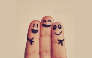 چگونه با استفاده از زبان بدن دوست داشتنی تر و موفق تر به نظر برسیم شویم؟