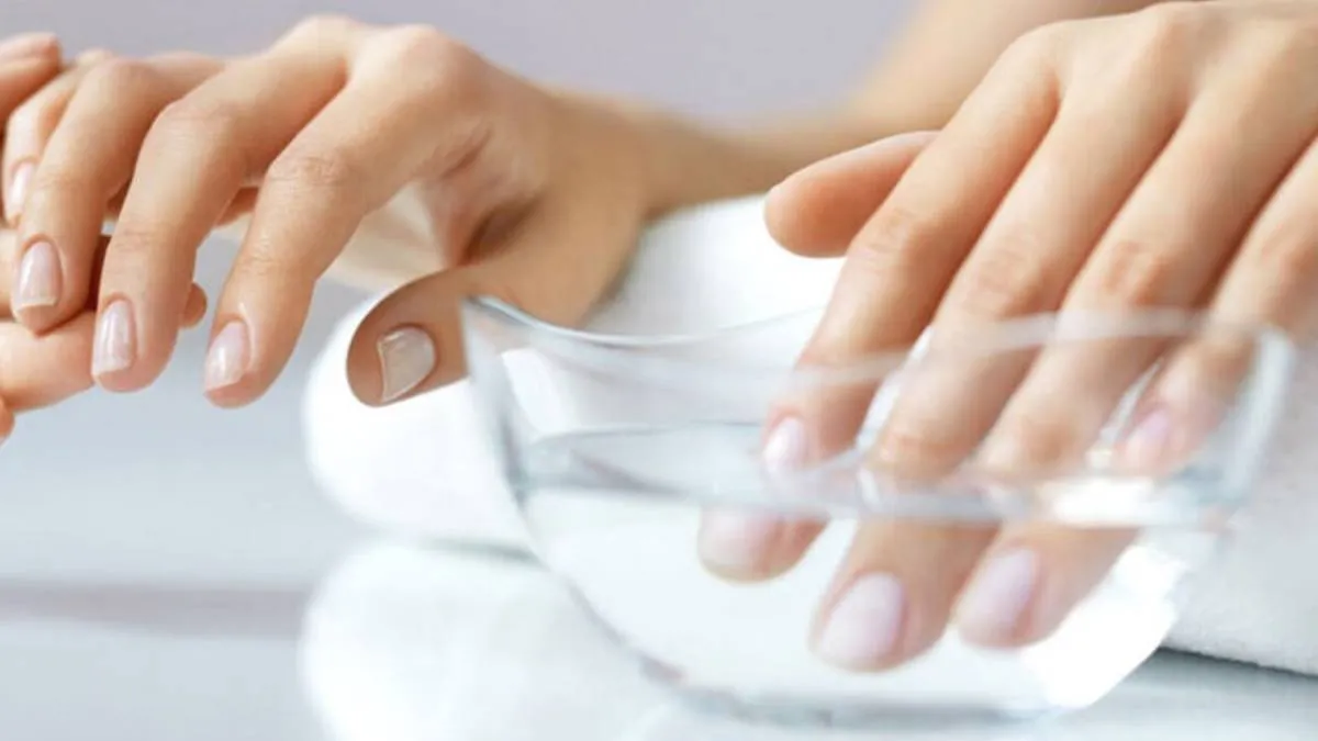 نحوه پاک کردن ژل مانیکور در خانه