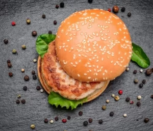 طرز تهیه برگر مرغ رژیمی