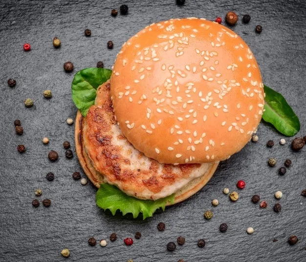 طرز تهیه برگر مرغ رژیمی