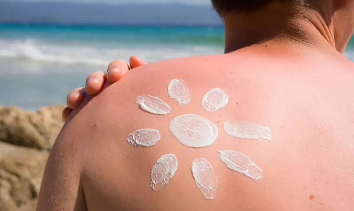 آفتاب گرفتن به شیوه درست چگونه از خطرات آن جلوگیری کنیم؟