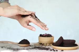 کاربرد خلاقانه پودر و تفاله قهوه؛ از کود باغچه تا زیبایی صورت