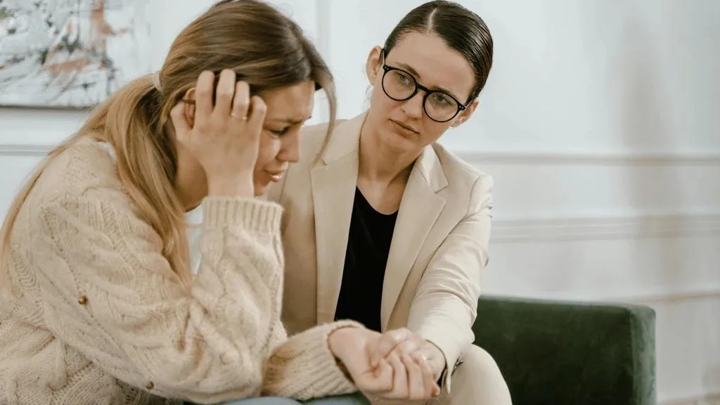 7 رفتاری که باعث می‌شود با ارزش و مورد احترام دیگران باشیم راهنمای جامع برای ایجاد ارتباطات قوی‌تر