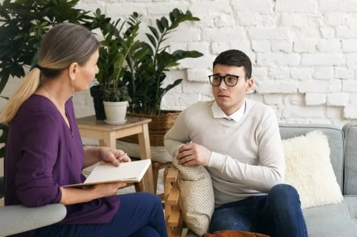 چگونه با عدم قطعیت زندگی کنیم؟ راهنمای جامع برای آرامش در دنیای پرتلاطم