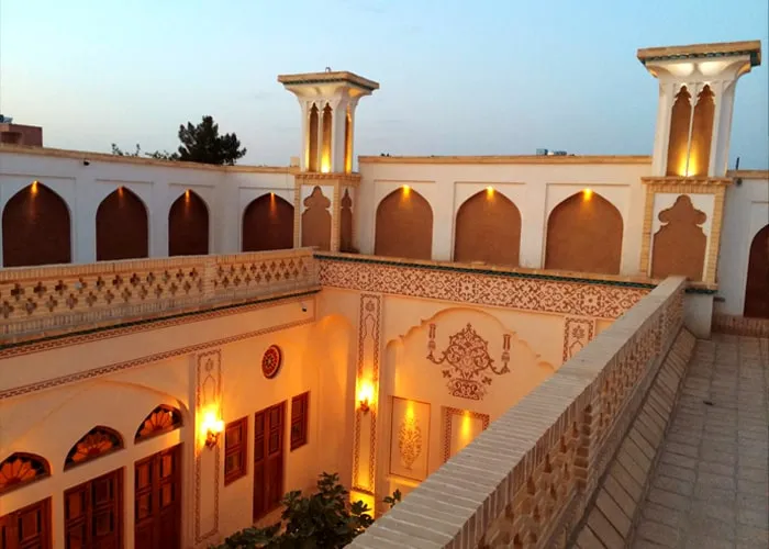 اقامتگاه سنتی نه چم کاشان