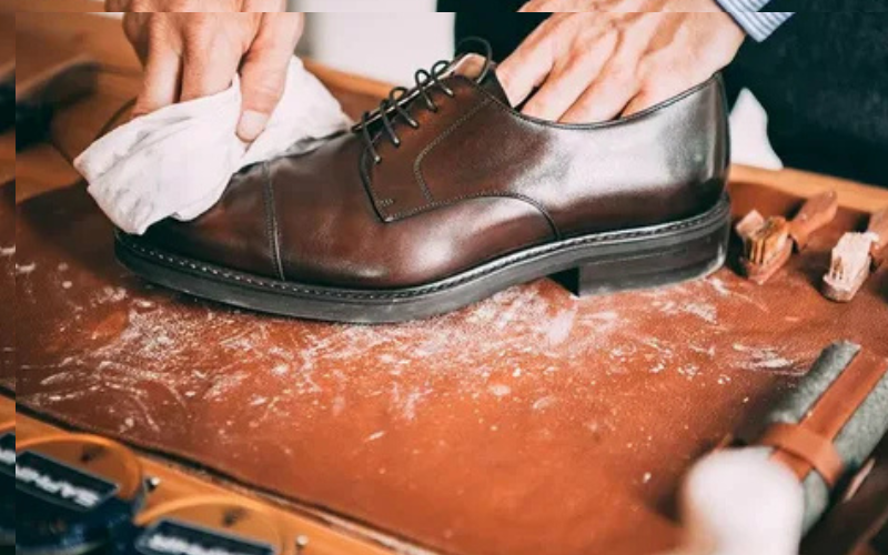تمیز کردن و نگهداری کفش چرم